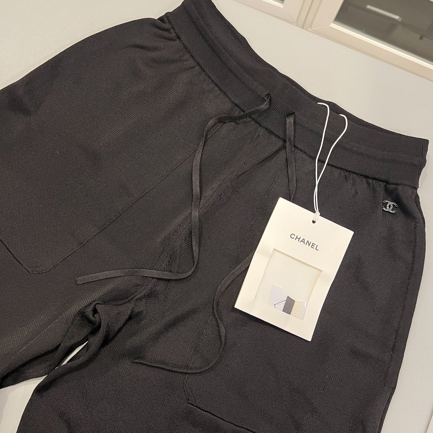 Chanel Pants in Black &amp; Ecru Mixed Fibres (Vicose and Polyamide) Sz 38 (Model: )