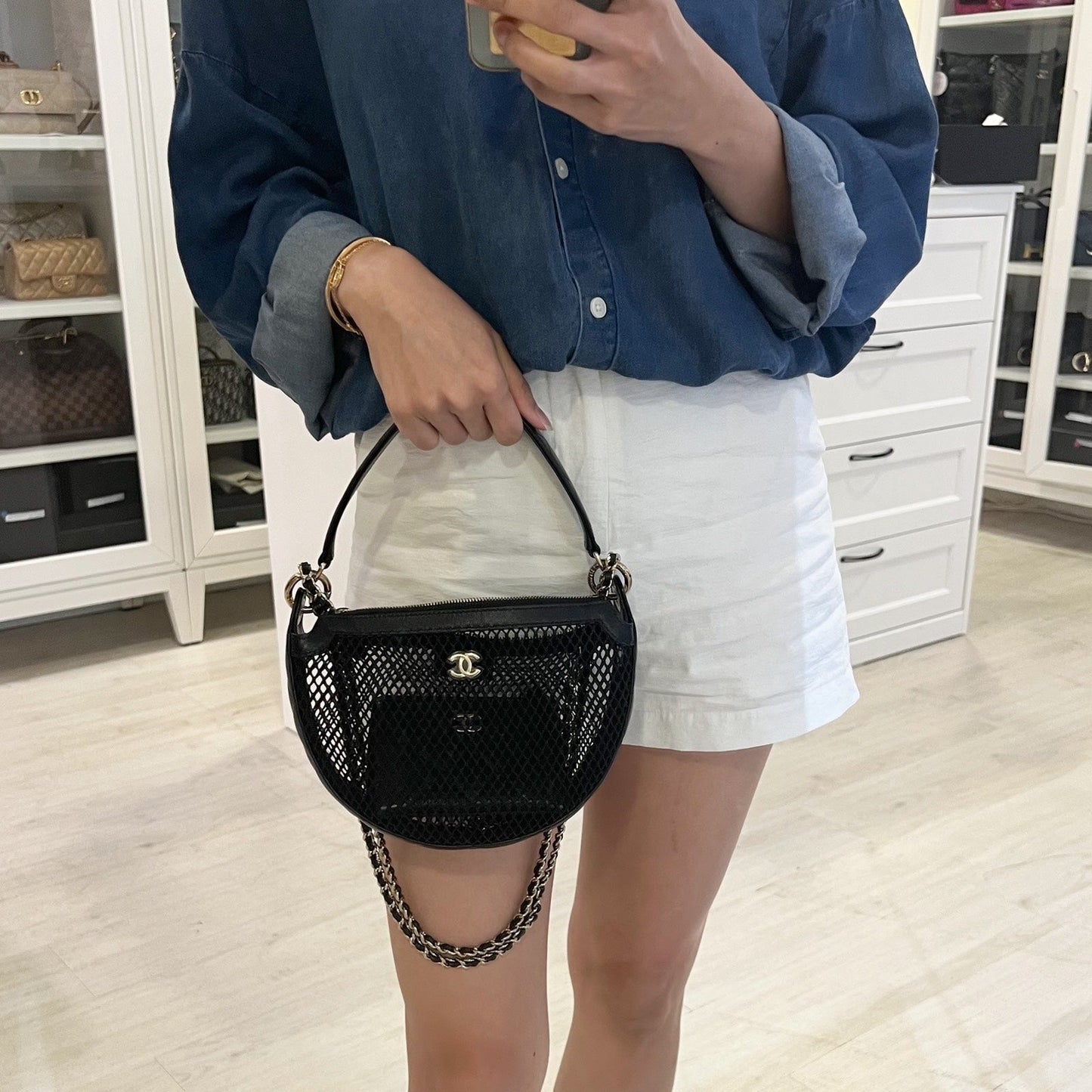Clutch on Chain in Black Mesh and LGHW (Model: ) Signature