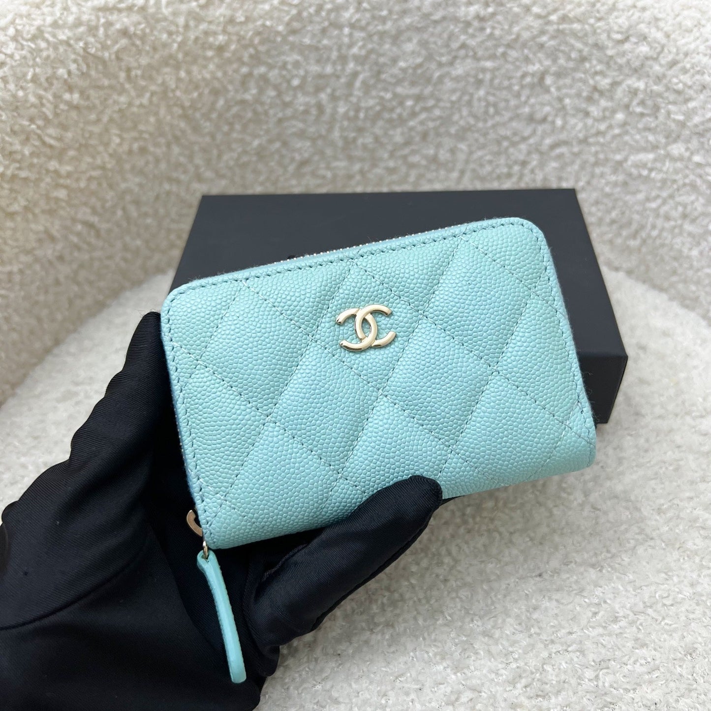 Chanel Zippy Card Holder in Turquoise Caviar and LGHW (Model: )
