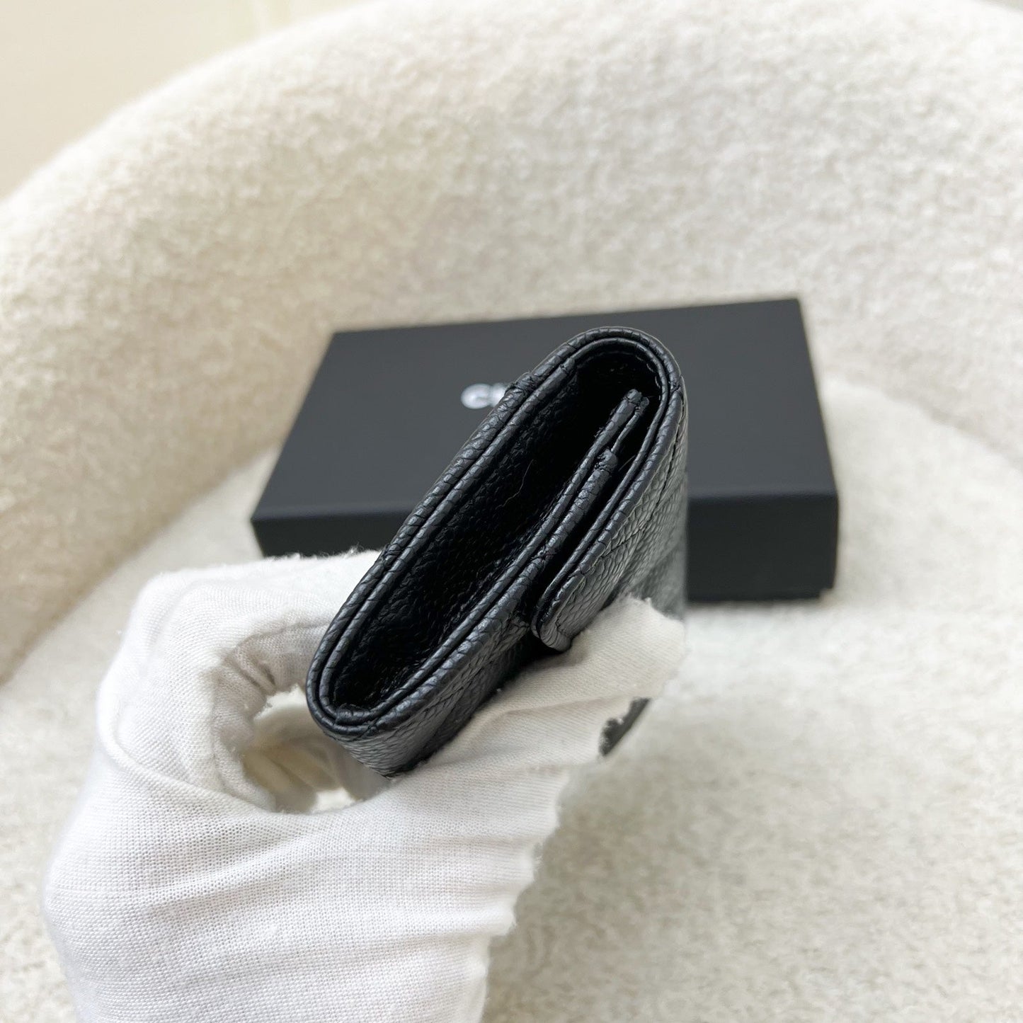 Chanel [Brand new] Classic Snap Card Holder in Black Caviar and GHW (Model: )