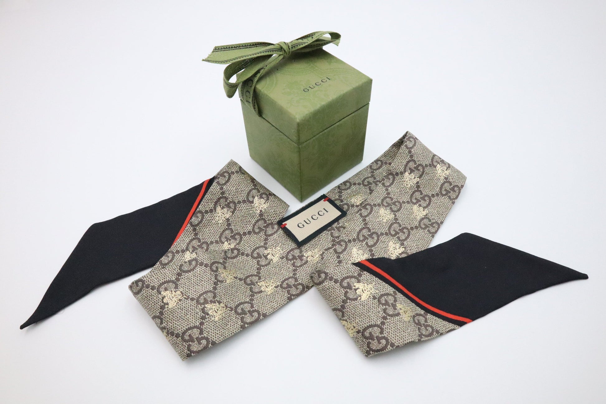 Gucci Twilly GG Silk Bees Scarf