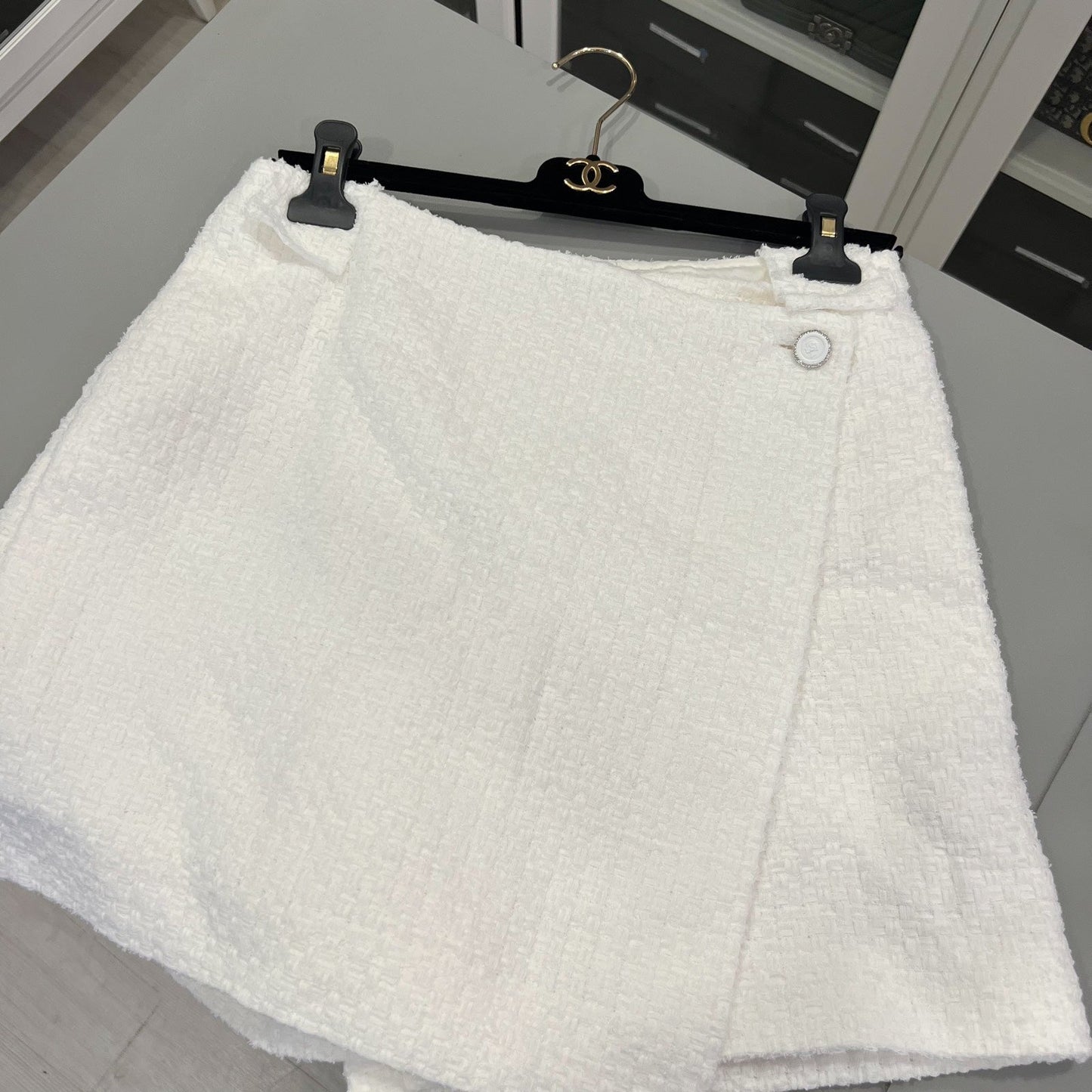Chanel Tweed Skorts in White Cotton and Polyamide (Model: ) Accessory