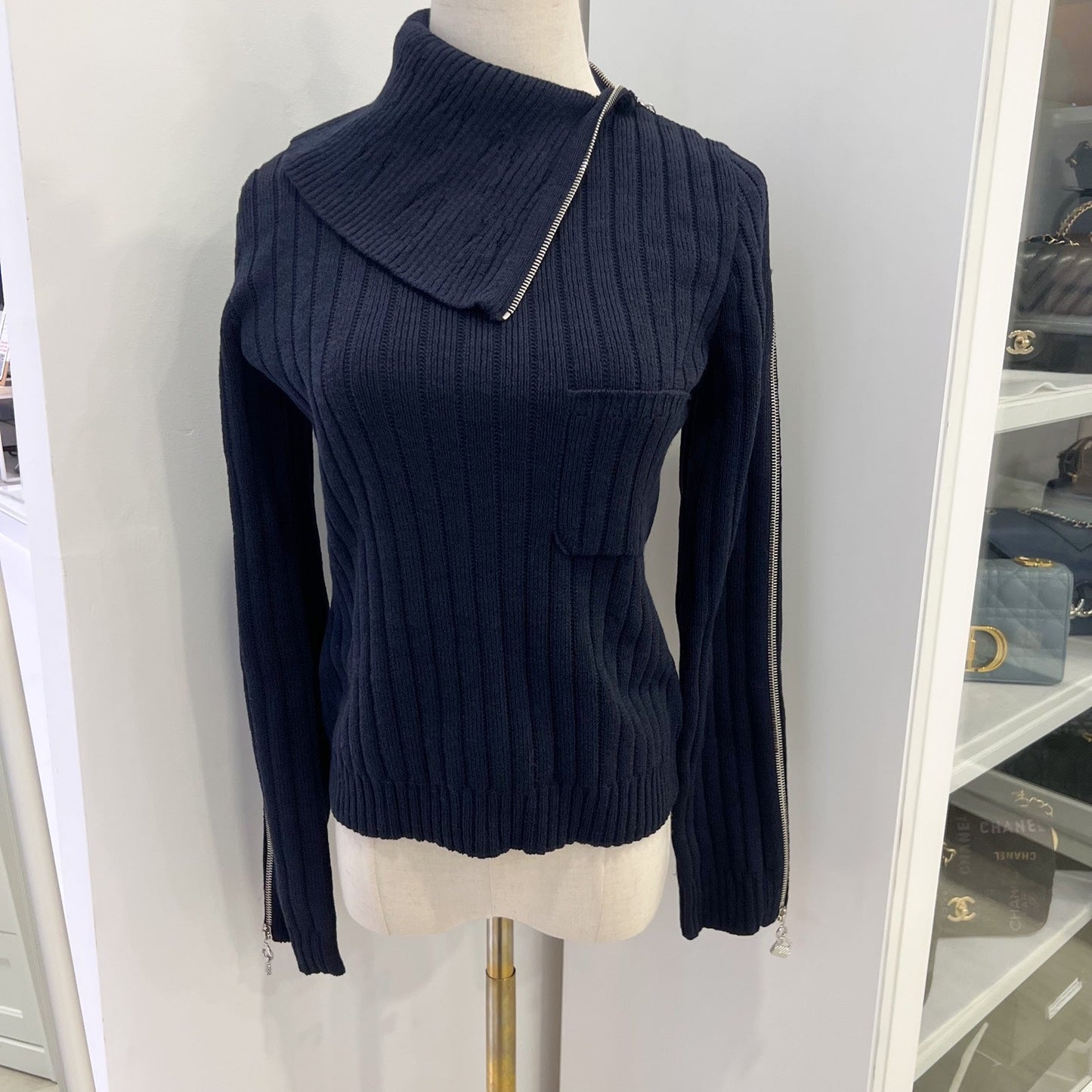 Chanel Knitted Pullover with Zipper and Charms in Navy Wool and Polyamide (Model: ) Accessory