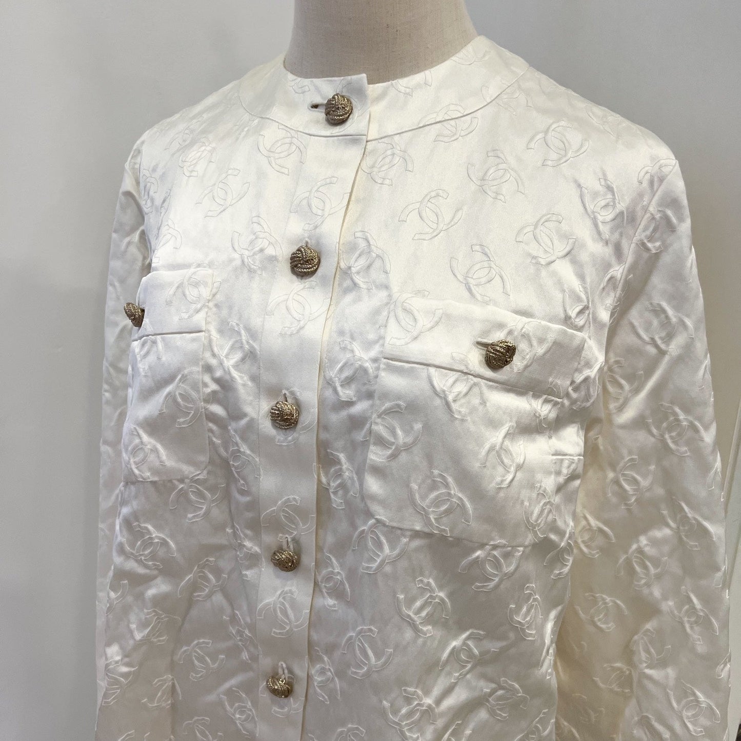 Chanel Runway Embossed CC Logo Long Sleeved Blo in Ecru Cotton and Silk (Model: ) Accessory