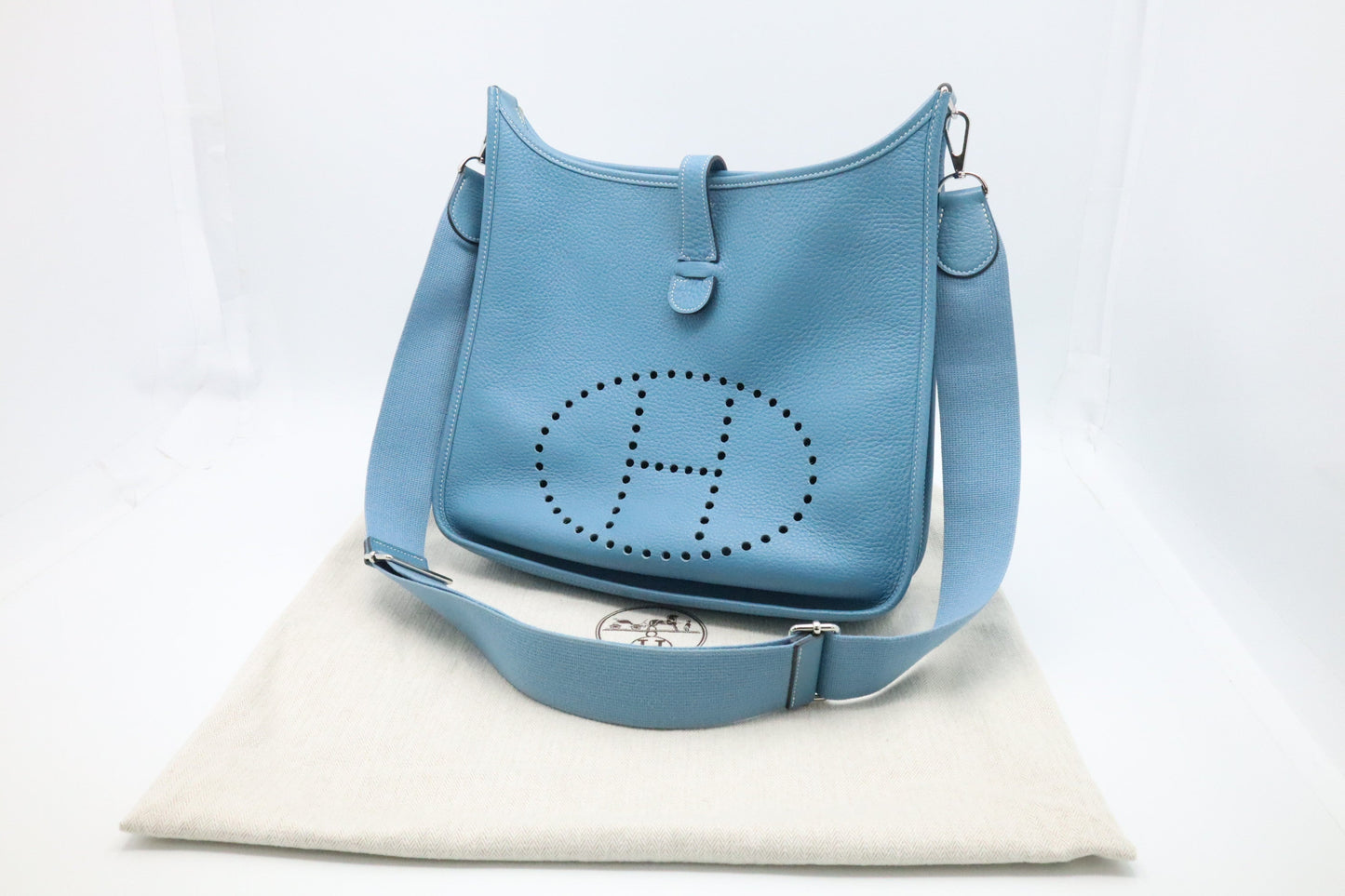 Hermes Evelyne Iii In Handbag Leather Blue Travel Bag