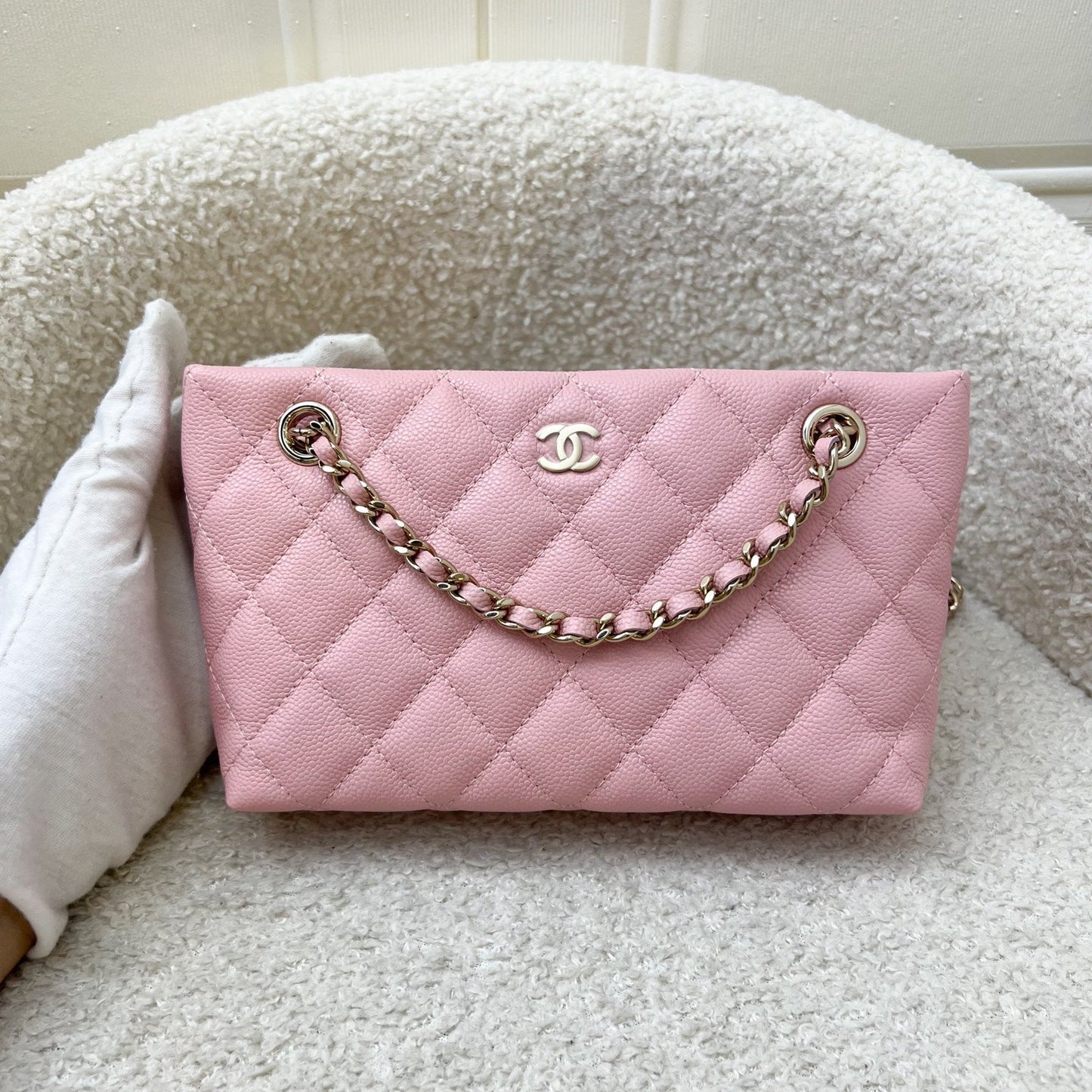Chanel [Brand New] / Mini Clutch with Chain in Pink Caviar and SHW (Model: )