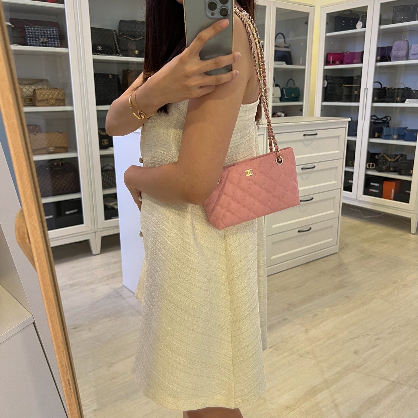 Chanel [Brand New] / Mini Clutch with Chain in Pink Caviar and SHW (Model: )