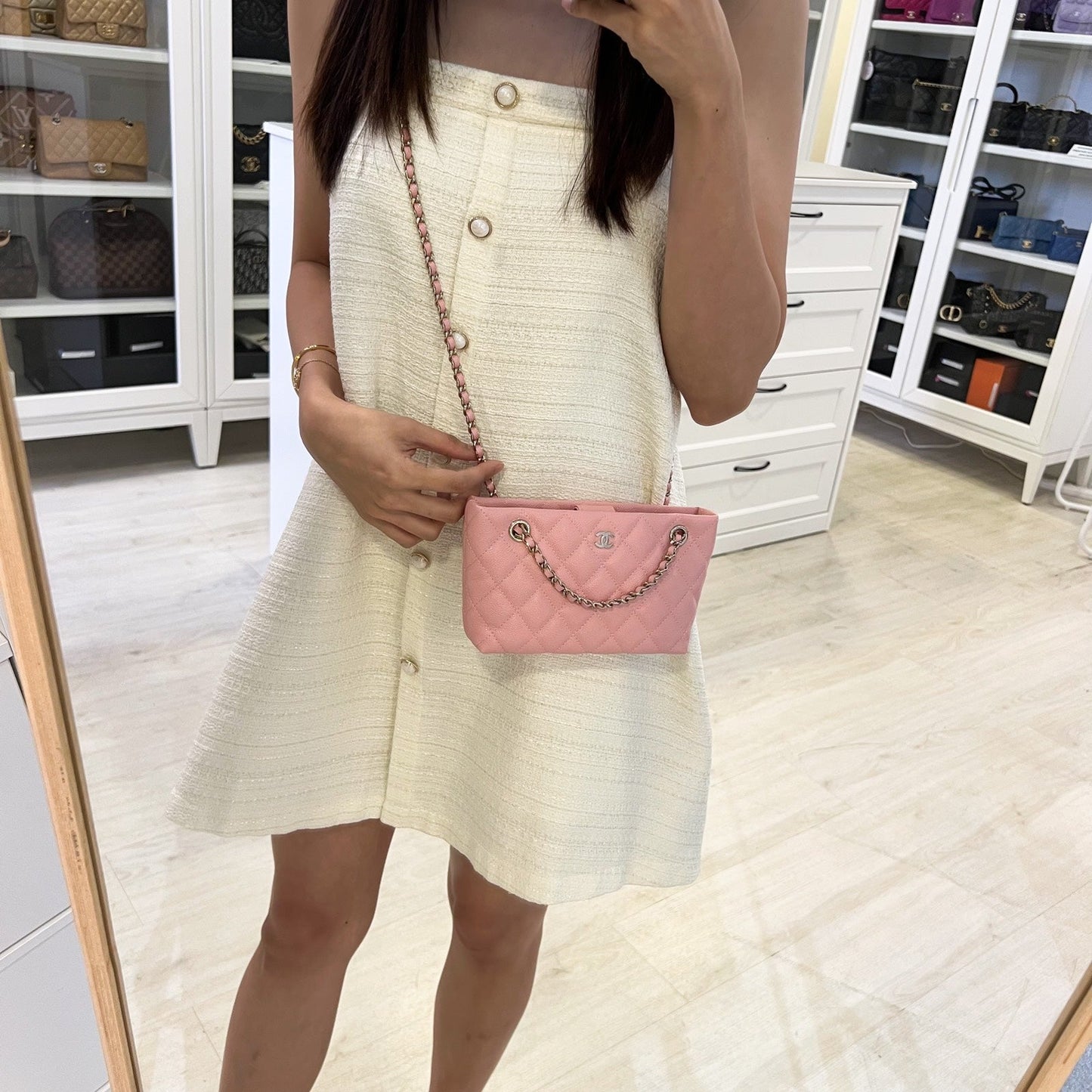 Chanel [Brand New] / Mini Clutch with Chain in Pink Caviar and SHW (Model: )