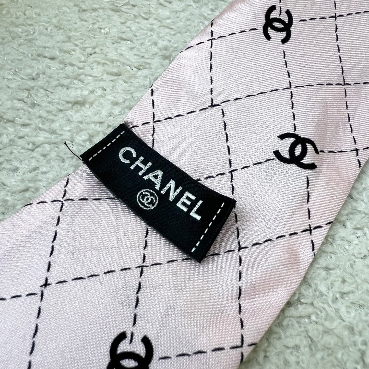 Chanel Scarf / Twilly in Pink Silk (Ref: 8385)