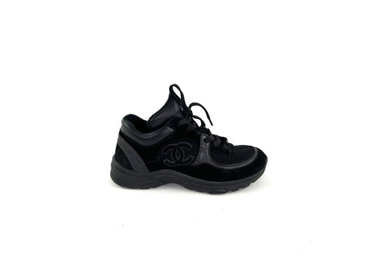 Chanel Black 2020 Interlocking CC Logo Sneakers 39 8