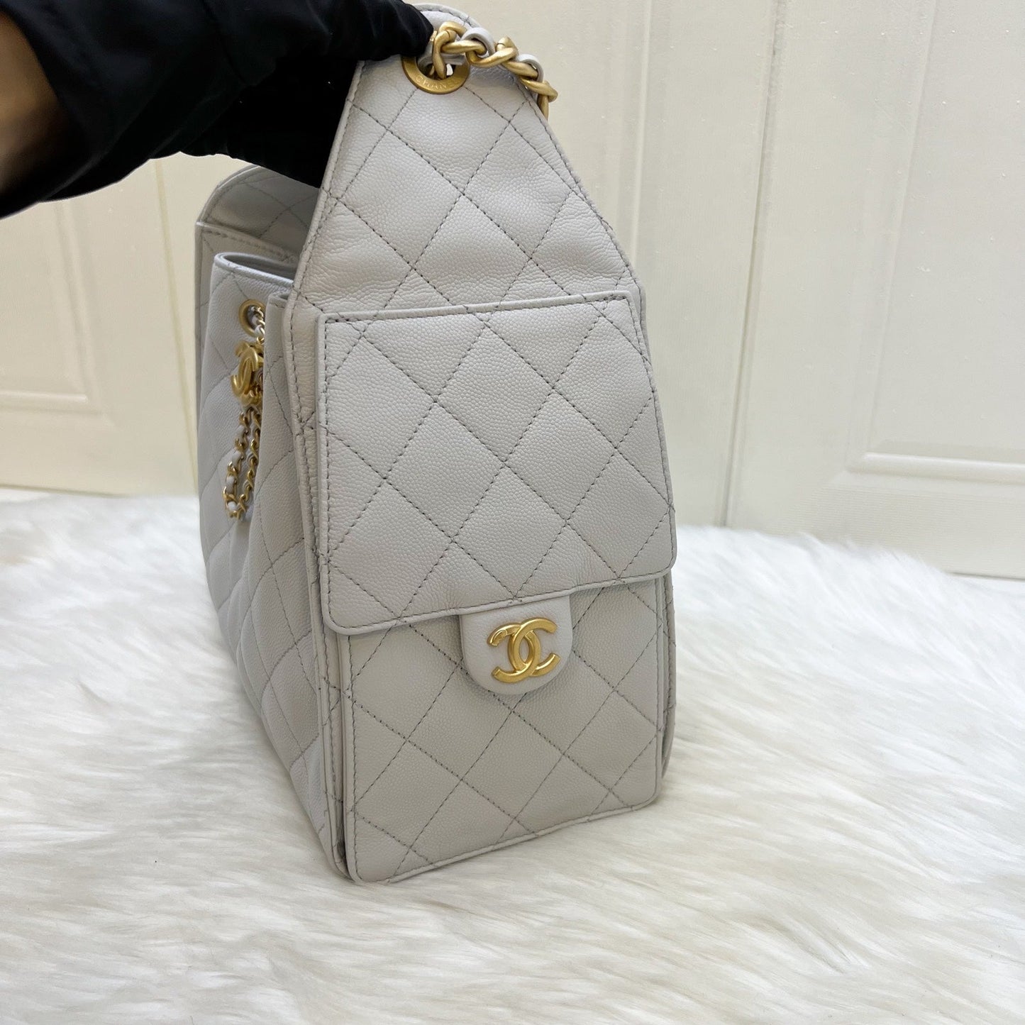 Chanel [Un - June 2025] 25 Small Hobo Bag in Grey Caviar and AGHW (Model: )