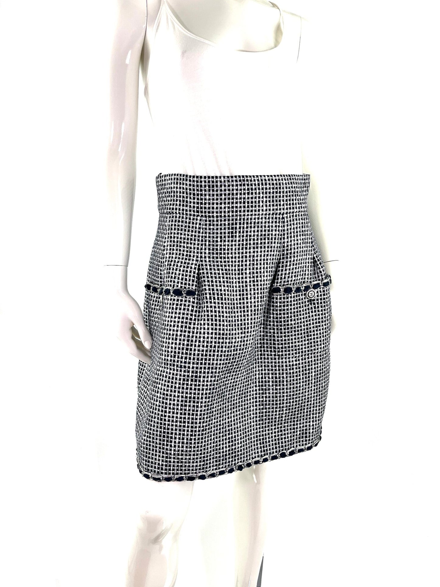 Chanel New Black White A Line Knee Length Skirt 42 6