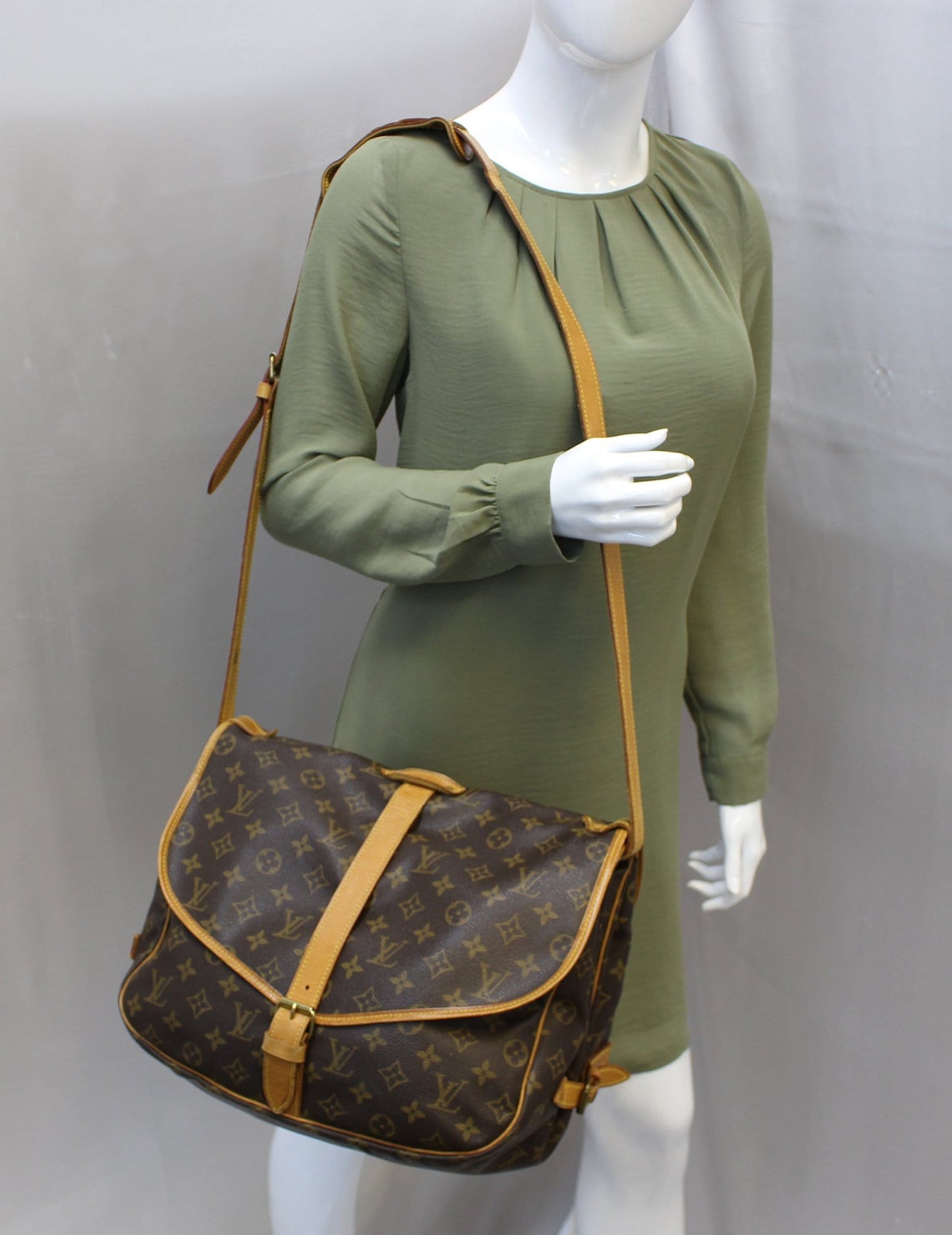 Louis Shoulder Bag Saumur Monogram