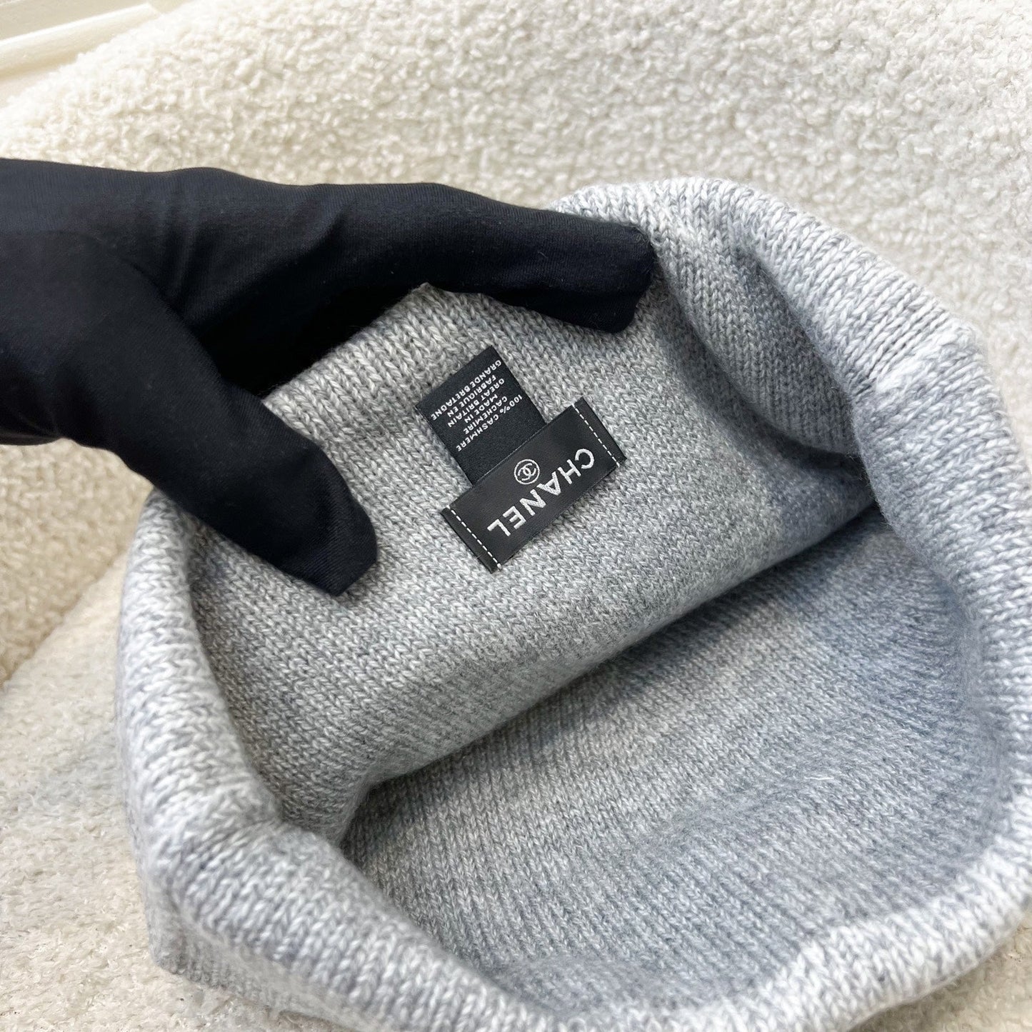 Chanel Beanie with CC Logo in Grey 100% Cashmere (Model: )