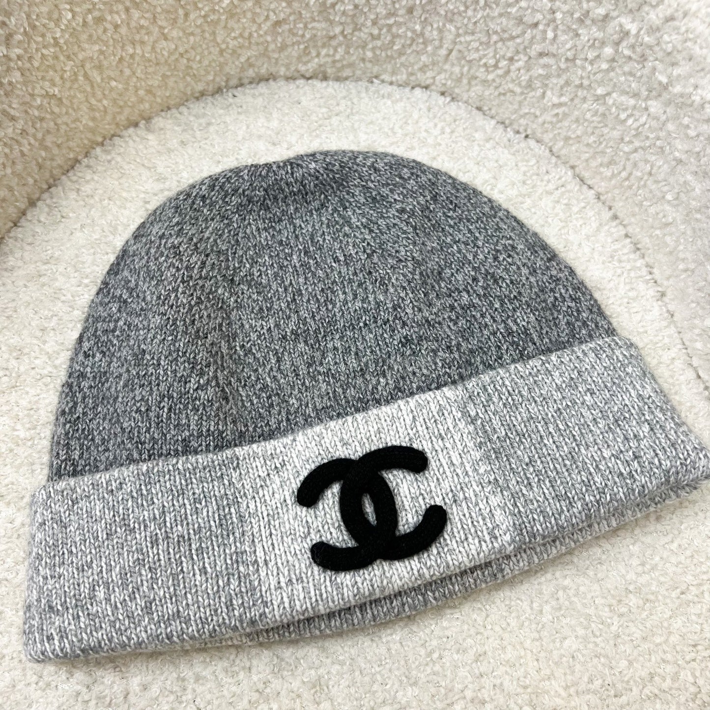 Chanel Beanie with CC Logo in Grey 100% Cashmere (Model: )