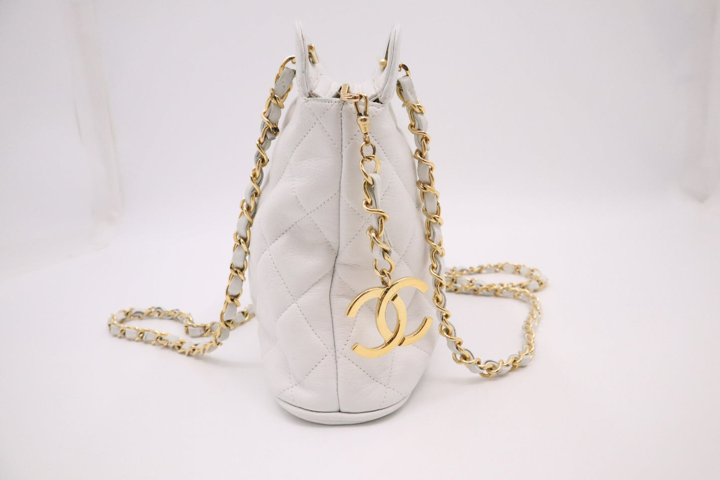 Chanel MattelassÃ© White Leather Shoulder Bag