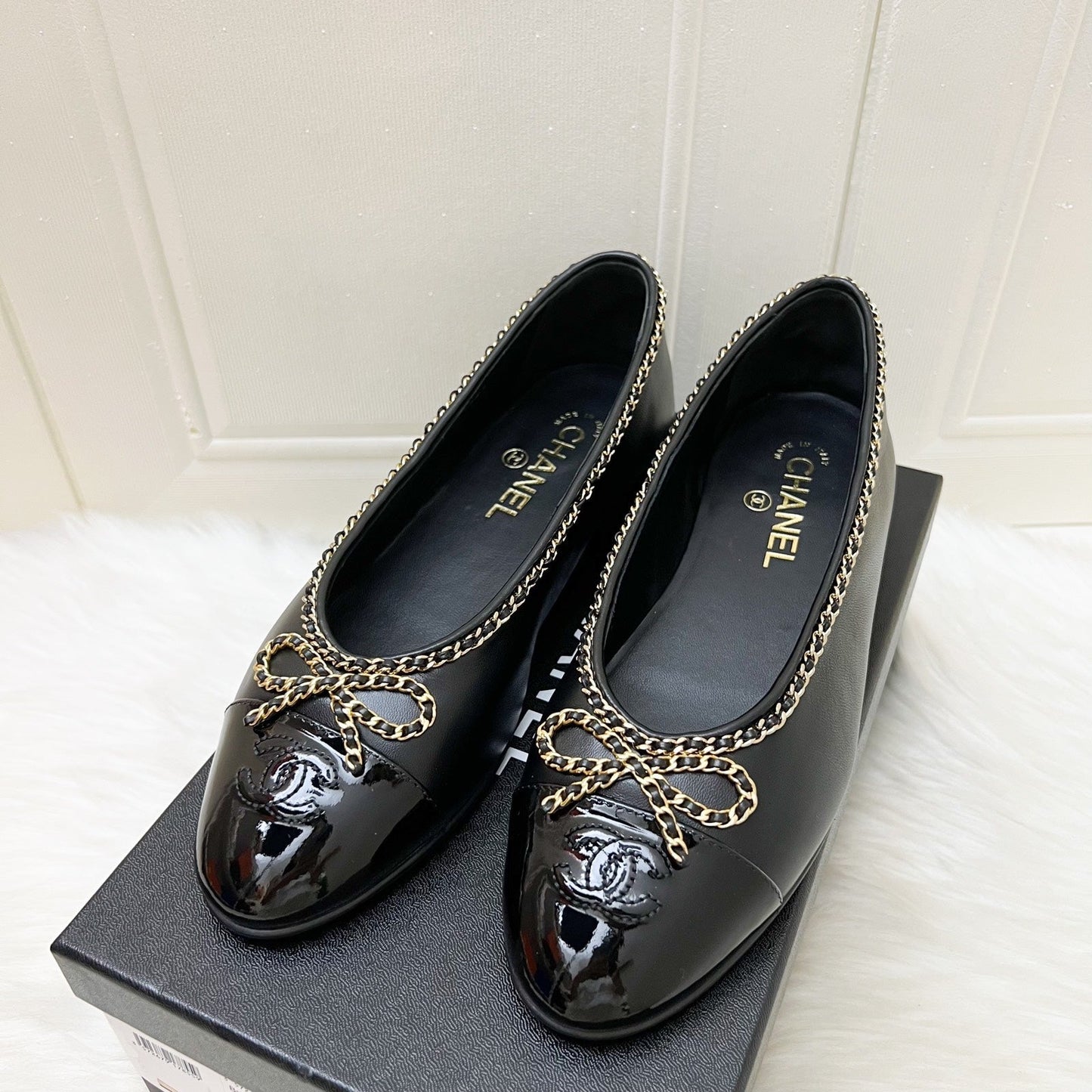 Chanel Classic Ballerina Pumps with Gold Tone Chain Details in Black Lambskin and Black Patent Calfskin Sz 39 (Model: )