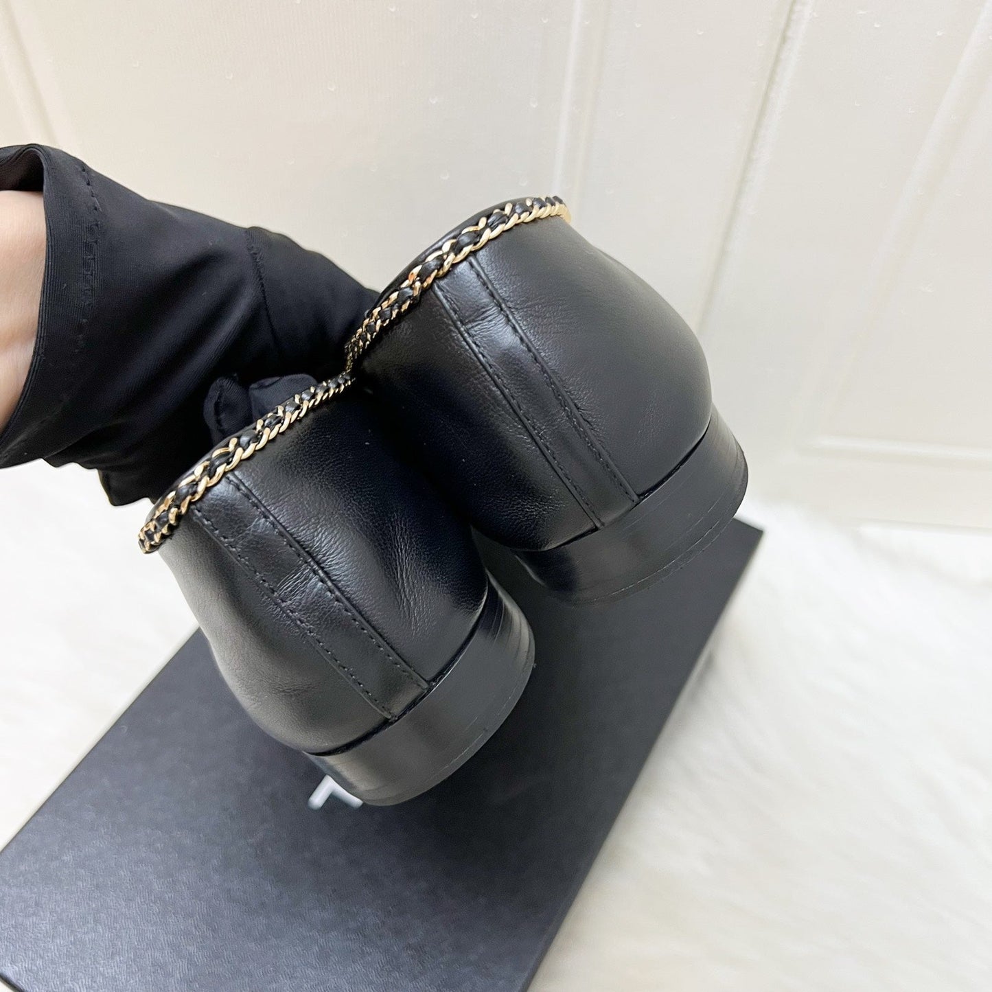 Chanel Classic Ballerina Pumps with Gold Tone Chain Details in Black Lambskin and Black Patent Calfskin Sz 39 (Model: )