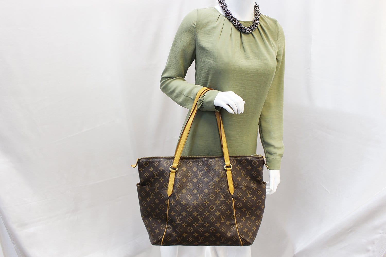 Louis Totally Gm Shoulder Bag Canvas Monogram