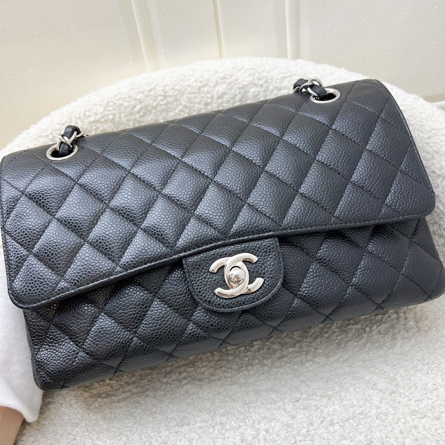 Chanel Medium Classic Flap CF in Black Caviar and SHW Accessory