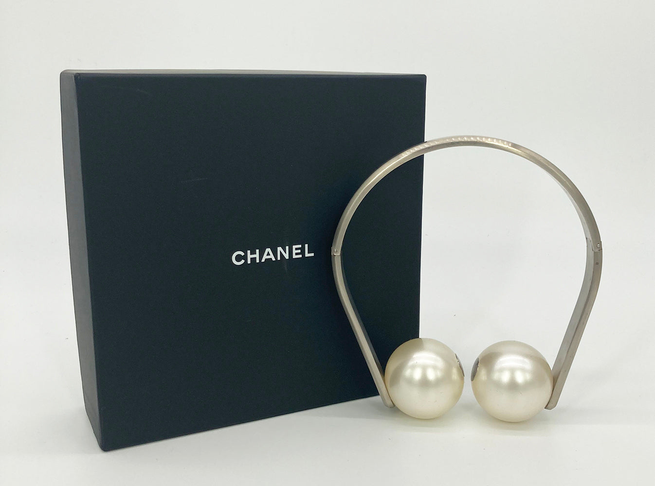 Chanel RARE Pearl Ball Choker with Box