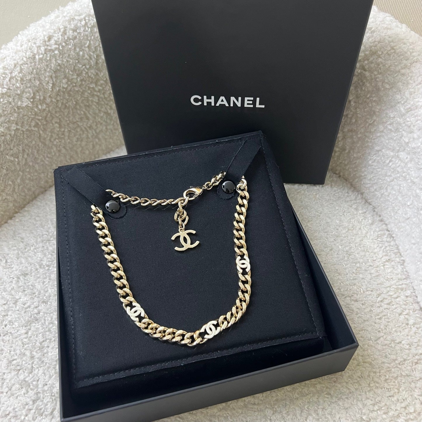 Chanel Choker Necklace in LGHW (Model: )