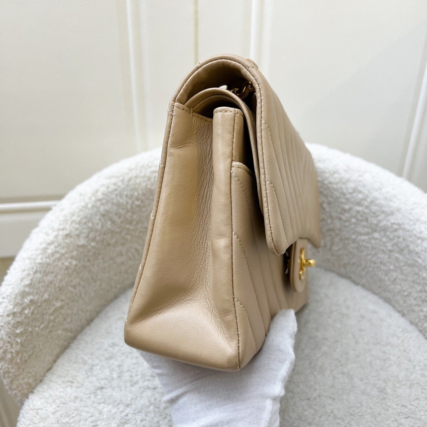 Chanel Medium Classic Flap CF in Chevron Quilted Beige Lambskin and Gold Plated HW Accessory