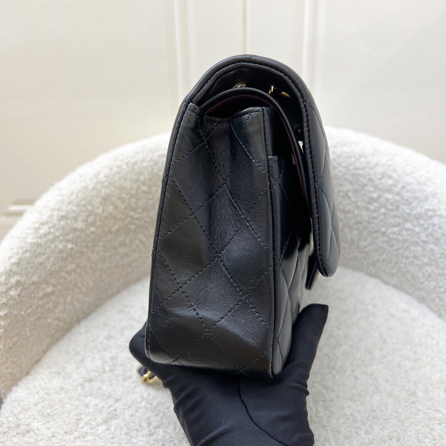 Chanel [Local Set - 2022] Medium Classic Flap CF in Black Lambskin and GHW (Model: ) Accessory
