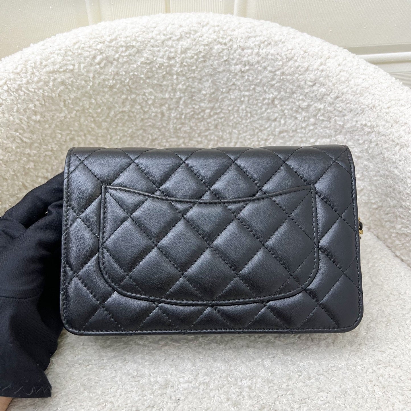 Pearl Crush Wallet on Chain WOC in Black Lambskin and AGHW (Model: ) Bag Signature
