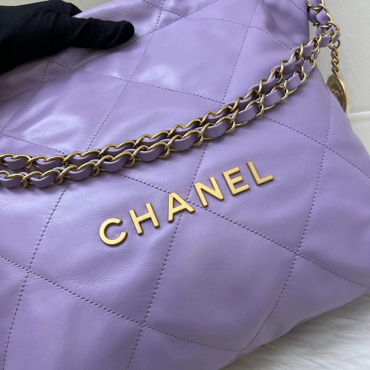 Chanel [Local Full Set - Un] 22 Small Hobo Handbag in Lilac Shiny Calfskin and AGHW (Model: )