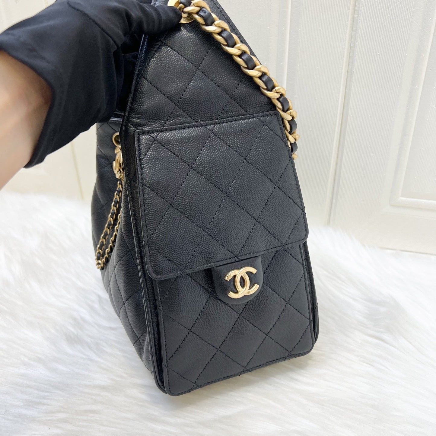 Chanel [Brand New - July 2025] 25 Small Hobo Bag in Black Caviar and AGHW (Model: )