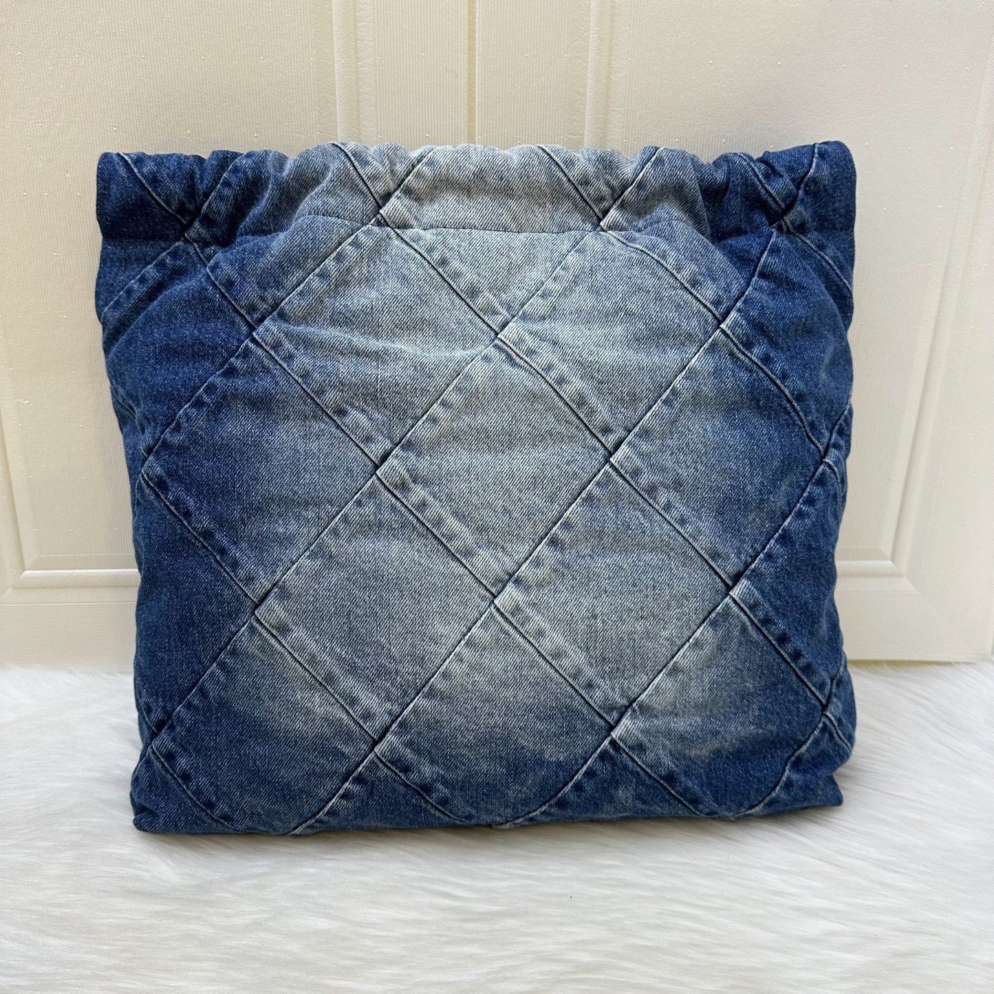 Chanel 22 Medium Hobo Bag in Denim Fabric and SHW (Model: )
