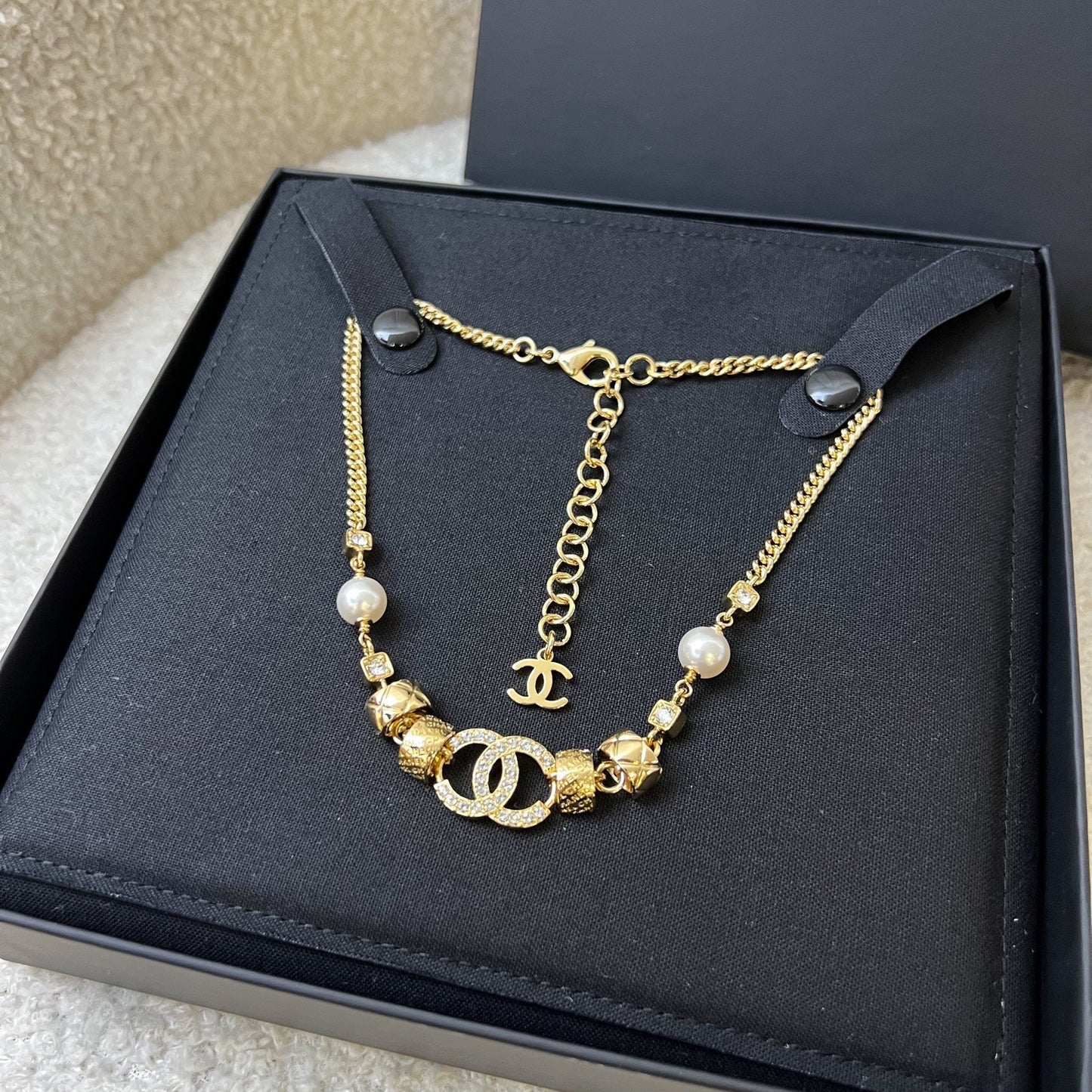 Chanel CC Logo Necklace / Choker with Diamantes and Pearls and GHW ()