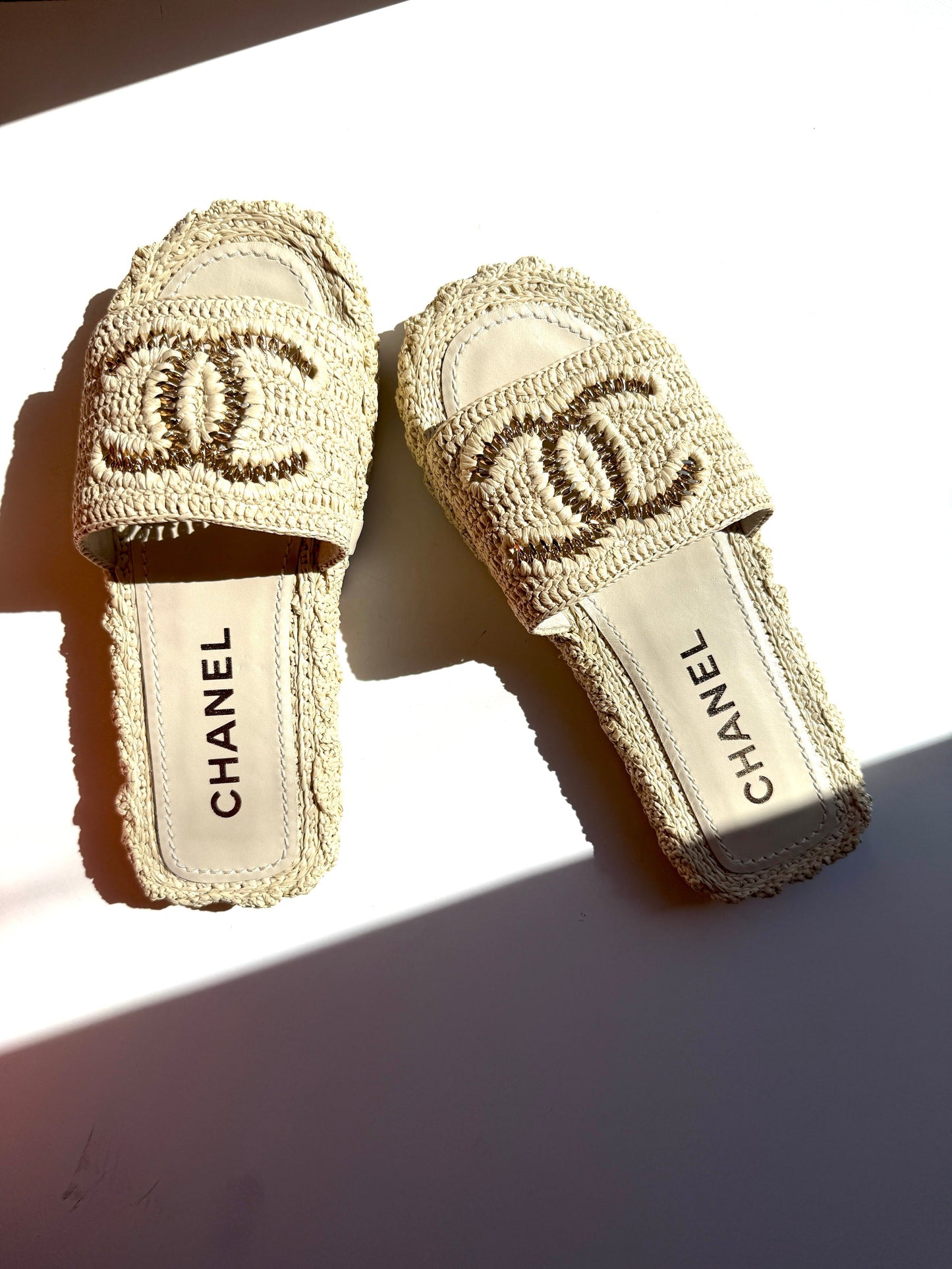 Chanel New Raffia CC Logo Neutral Slip on Espadrille Slide Sandals 38 7.5