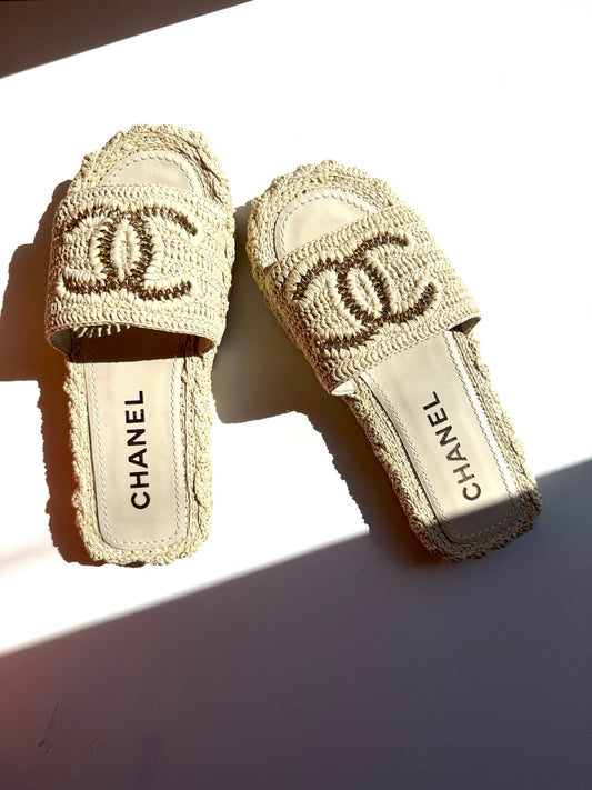 Chanel New Raffia CC Logo Neutral Slip on Espadrille Slide Sandals 38 7.5