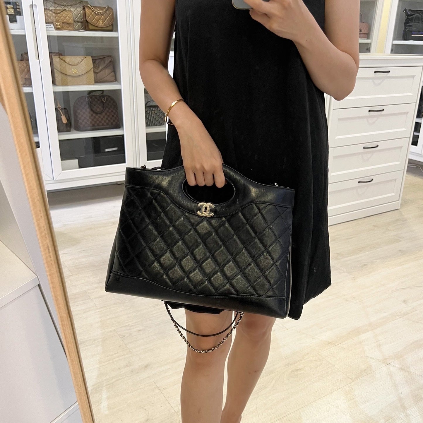 31 Medium Shopping in Black Shiny Calfskin and LGHW (Model: ) Accessory Signature