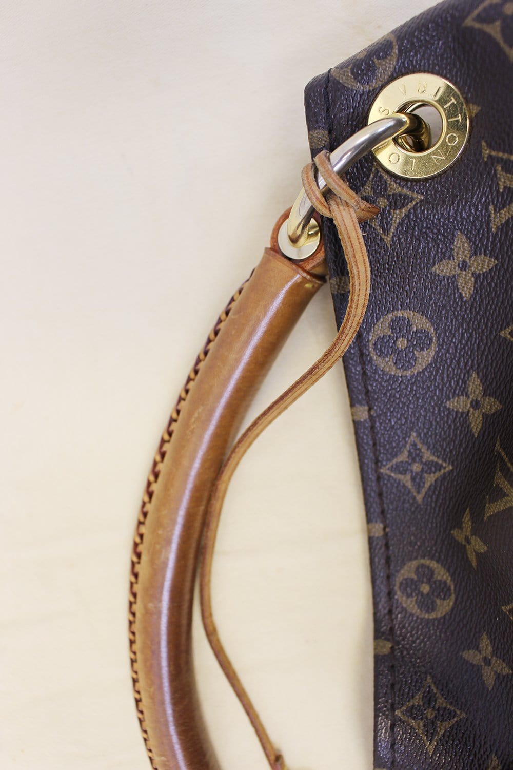 Louis Artsy Mm Shoulder Bag Canvas Monogram