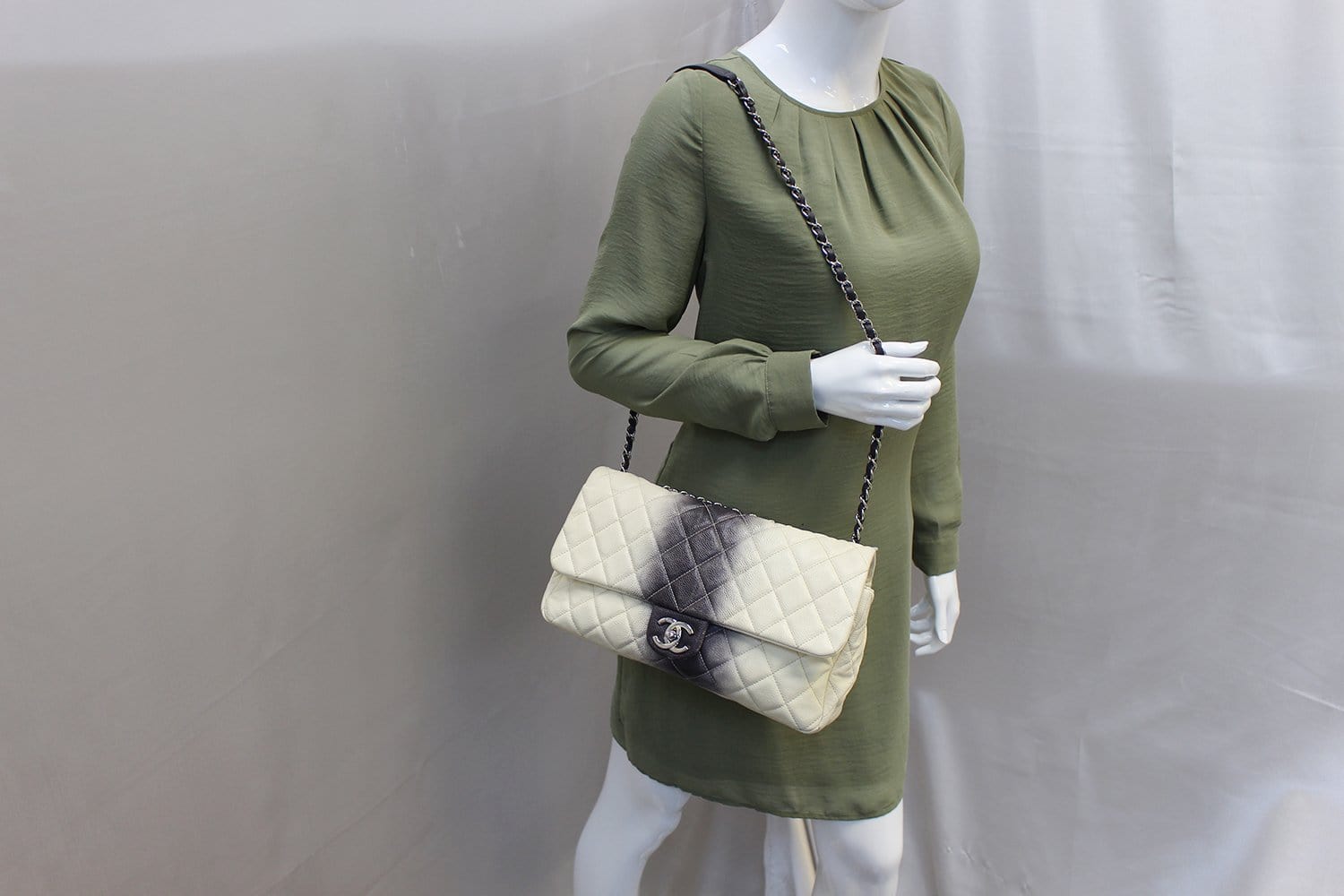 Chanel Caviar Ombre Jumbo Single Blanc Shoulder Bag Leather White