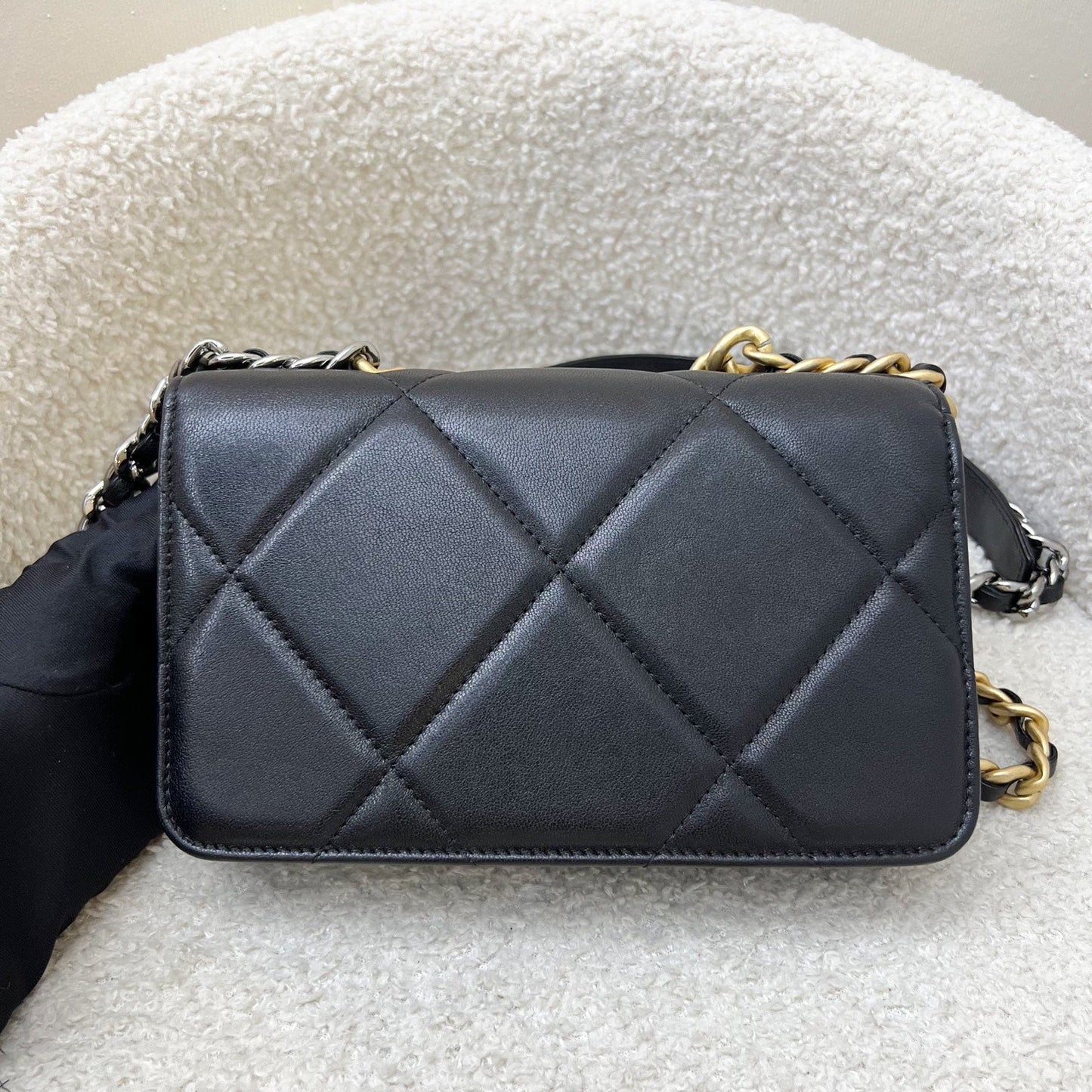 19 Wallet on Chain WOC in Black Lambskin and 3-Tone HW (Model: ) Bag Signature