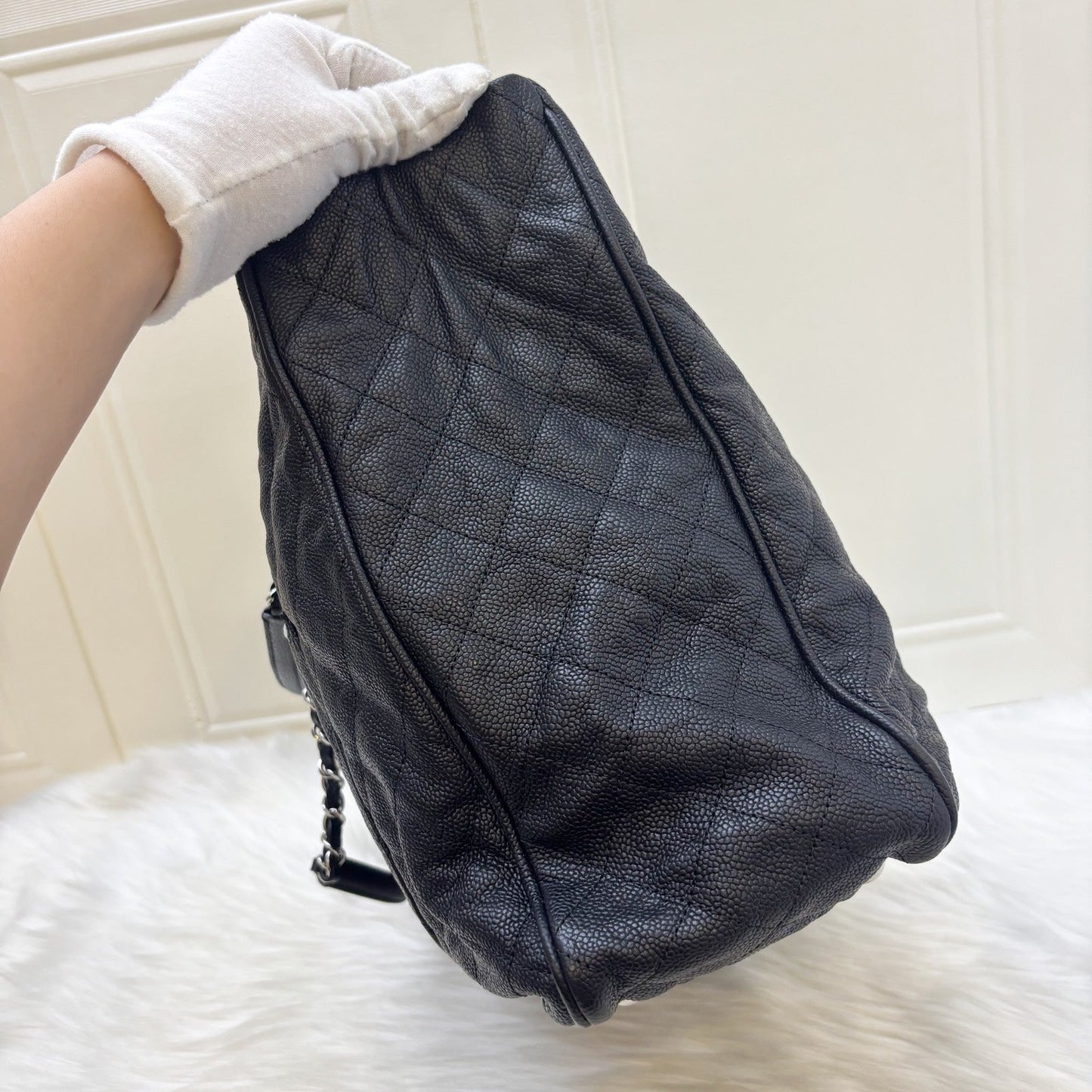 Chanel Seasonal Large Tote with CC Logo Charm in Black Caviar and SHW (Model: )