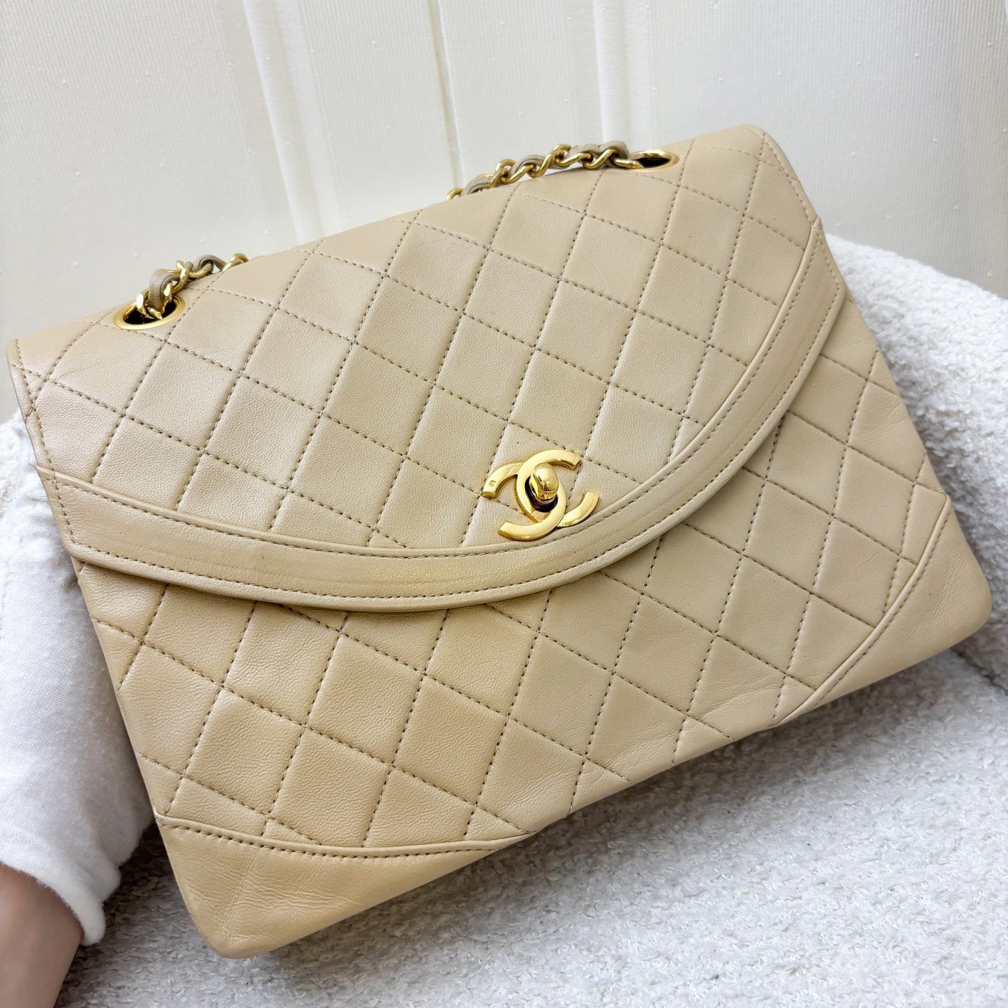 Chanel Flap in Beige Lambskin and GHW Accessory