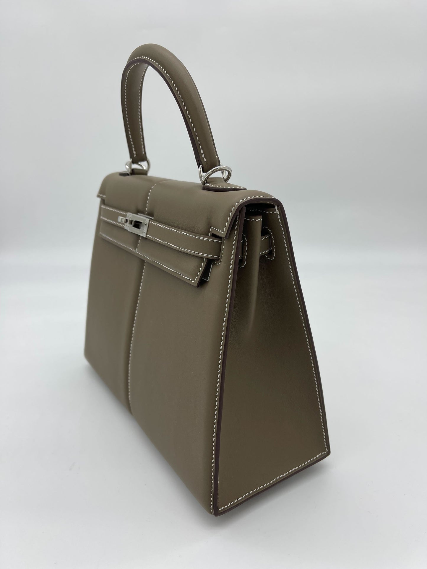 Hermes Luxury Kelly Etoupe Swift Padded Palladium Hardware Travel Bag
