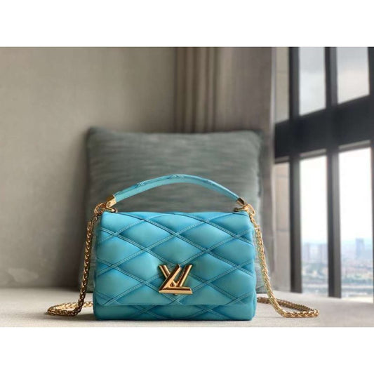 Louis Vuitton Go Teist Mm Bag Travel Bag Bag Bg02847