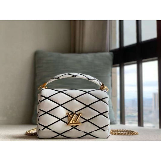 Louis Vuitton Go Teist Mm Bag Travel Bag Bag Bg02852