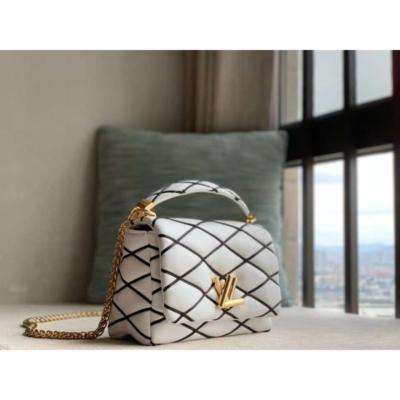 Louis Vuitton Go Teist Mm Bag Travel Bag Bag Bg02852