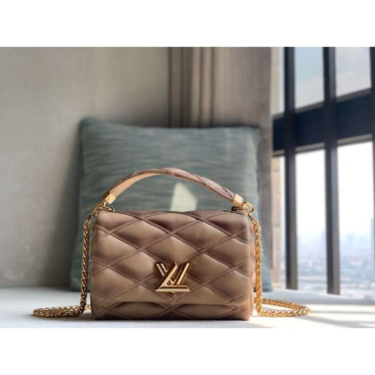 Louis Vuitton Go Teist Mm Bag Travel Bag Bag Bg02854