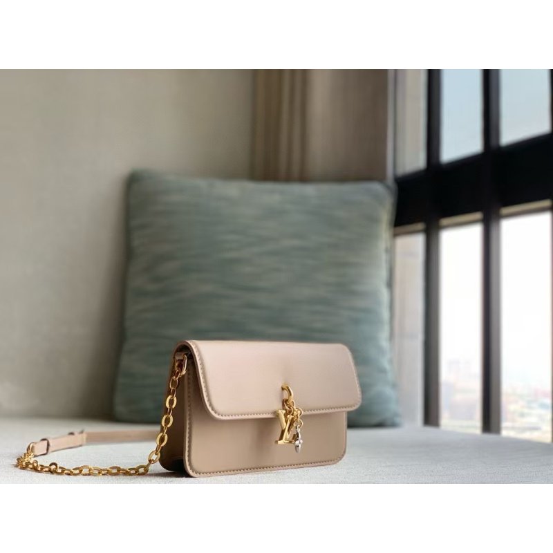 Louis Vuitton Wallet On Bag Chain Travel Bag Bag Bg0525087