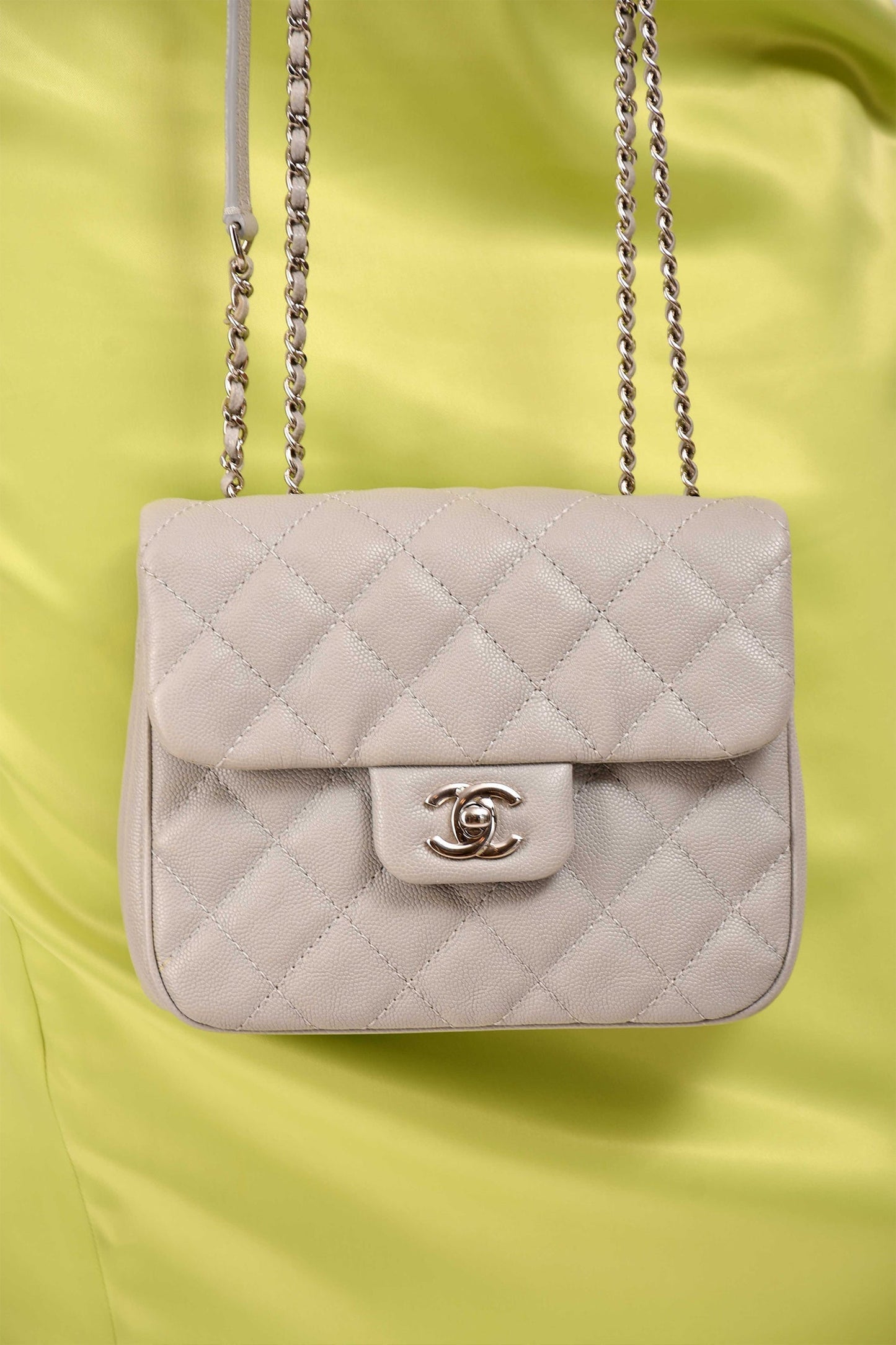 Chanel ™ 2018 Light Grey Caviar Small Urban Companion Accessory