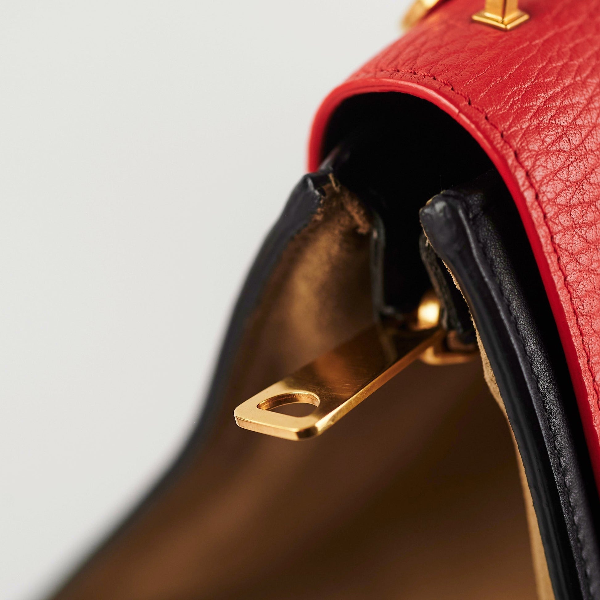 Luxury Trapeze Coral Handbag Black Small Travel Bag