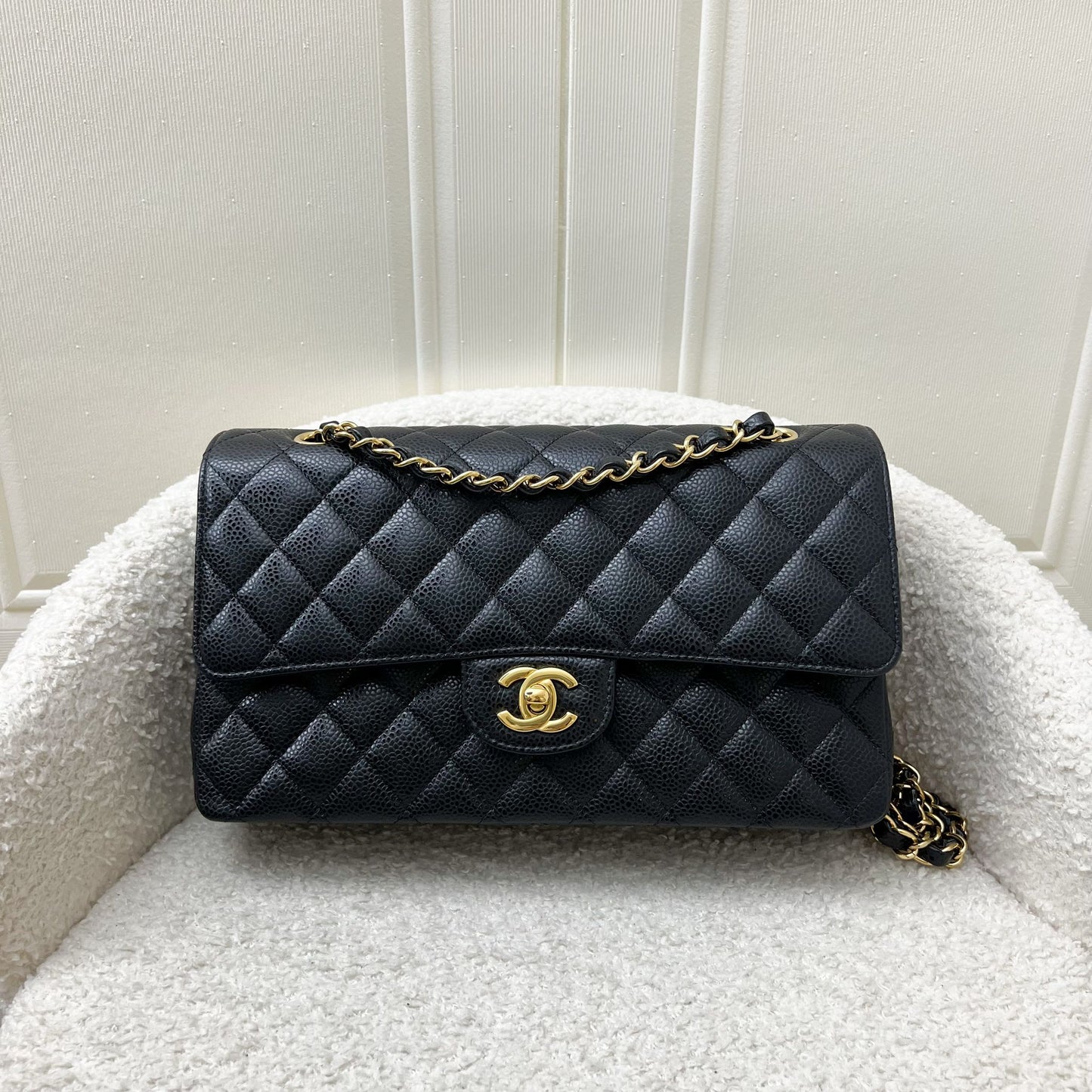 Medium Classic Flap CF in Black Caviar and GHW Accessory Signature